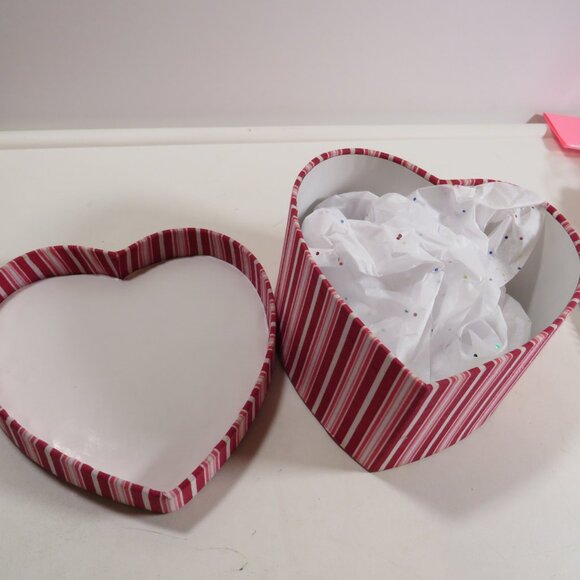 Fabric covered heart shaped box (Red, white and pink striped with padded top) - Picture 4 of 7